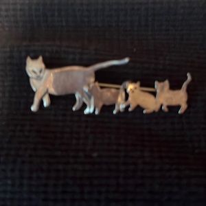Cat pin